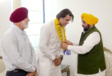 Photo of पंजाब में AAP को मिला खेल जगत का साथ, क्रिकेटर मनप्रीत सिंह गोनी और इंटरनेशनल एथलीट कुनार पार्टी में शामिल