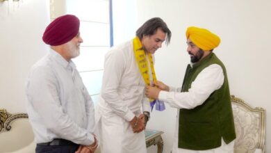 Photo of पंजाब में AAP को मिला खेल जगत का साथ, क्रिकेटर मनप्रीत सिंह गोनी और इंटरनेशनल एथलीट कुनार पार्टी में शामिल