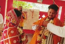Photo of लापता पति की तलाश में थाने-एसपी ऑफिस के चक्कर काट रही नवविवाहिता, ससुराल वालों पर गंभीर आरोप