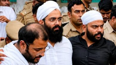 Photo of अतीक के बेटे उमर के काफिले पर टोल प्लाजा में हंगामे का आरोप, 28 गाड़ियों ने बिना टोल दिए बैरियर तोड़ा, केस दर्ज