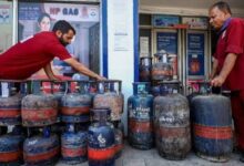 Photo of अगस्त की शुरुआत में बड़ी राहत: कमर्शियल LPG सिलेंडर हुआ ₹202 तक सस्ता, घरेलू गैस के दाम जस के तस