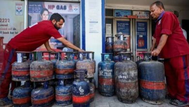 Photo of अगस्त की शुरुआत में बड़ी राहत: कमर्शियल LPG सिलेंडर हुआ ₹202 तक सस्ता, घरेलू गैस के दाम जस के तस