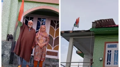 Photo of आतंकी के घर पर लहराया तिरंगा, माता-पिता ने शान से मनाया स्वतंत्रता दिवस,श्रीनगर के लाल चौक में भी दिखा देशभक्ति का जज्बा
