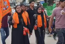 Photo of मुजफ्फरनगर में चर्चा का विषय बनीं दो महिलाओं की कांवड़ यात्रा, हरिद्वार से गंगाजल लेकर पहुंचीं, सनातन अपनाने का किया दावा
