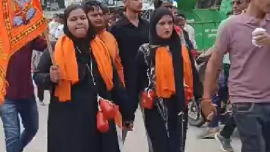 Photo of मुजफ्फरनगर में चर्चा का विषय बनीं दो महिलाओं की कांवड़ यात्रा, हरिद्वार से गंगाजल लेकर पहुंचीं, सनातन अपनाने का किया दावा