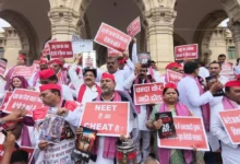 Photo of यूपी विधानसभा का पहला दिन: शोक प्रस्ताव के बाद सदन स्थगित, राम मंदिर और NEET मुद्दे पर सपा का प्रदर्शन