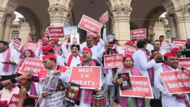 Photo of यूपी विधानसभा का पहला दिन: शोक प्रस्ताव के बाद सदन स्थगित, राम मंदिर और NEET मुद्दे पर सपा का प्रदर्शन