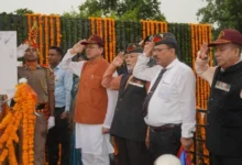 Photo of बनबसा में सैनिक स्मारक और झंडा पार्क का लोकार्पण, सीएम धामी ने शहीदों को किया नमन