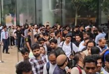 Photo of भारत में iPhone 18 Pro सीरीज की बिक्री शुरू, Apple स्टोर्स पर उमड़ी भीड़; जानें कीमत और फीचर्स