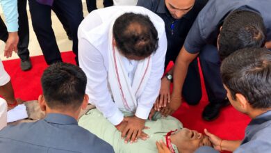 Photo of तेलंगाना विधानसभा में हादसा: IAS के PS की अचानक तबीयत बिगड़ी, अस्पताल में मौत