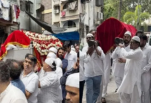 Photo of मुश्ताक खान को नम आंखों से दी गई अंतिम विदाई, बेटे ने दिया कंधा, बॉलीवुड सितारे भी पहुंचे