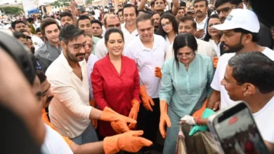 Photo of अजय देवगन ने जुहू बीच पर चलाया सफाई अभियान, अमृता फडणवीस संग जुटे, बोले- बदलाव के लिए हर किसी को करनी होगी पहल