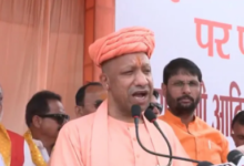 Photo of जन्माष्टमी पर मथुरा पहुंचे CM योगी, बोले- सनातन की आस्था मिटाने वाले खुद मिट्टी में मिल गए