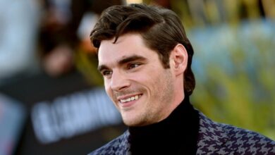 Photo of Breaking Bad फेम एक्टर RJ Mitte का 34 साल की उम्र में निधन, Walter White Junior के किरदार से मिली थी पहचान
