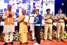 Photo of मुख्यमंत्री योगी ने 15 खिलाड़ियों को मंच पर प्रदान किया नियुक्ति पत्र