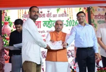 Photo of योगी सरकार की पहल से सरकारी अस्पतालों में बढ़ेगी यूपी के बुनकरों के उत्पादों की पहुंच