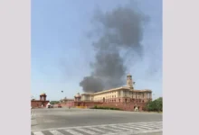 Photo of राष्ट्रपति भवन के पास नॉर्थ ब्लॉक में उठा धुएं का गुबार, दमकल की 6 गाड़ियां मौके पर पहुंचीं