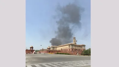 Photo of राष्ट्रपति भवन के पास नॉर्थ ब्लॉक में उठा धुएं का गुबार, दमकल की 6 गाड़ियां मौके पर पहुंचीं